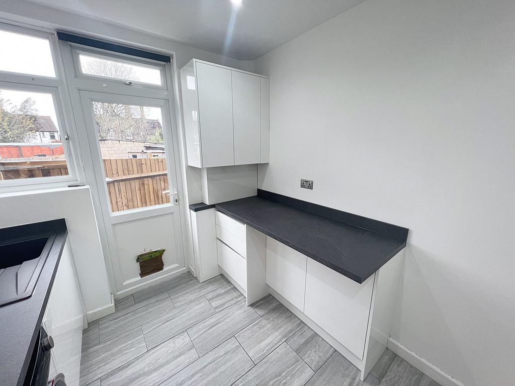 Pentlands Close, Mitcham, Surrey, CR4 1 bed in a flat share £850 pcm