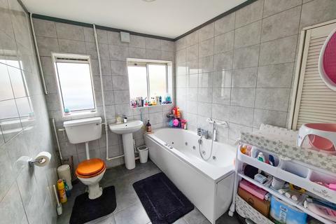 136 Coppermill Road, Wraysbury, Staines-upon-thames, TW19 5NR