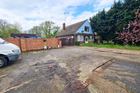 136 Coppermill Road, Wraysbury, Staines-upon-thames, TW19 5NR