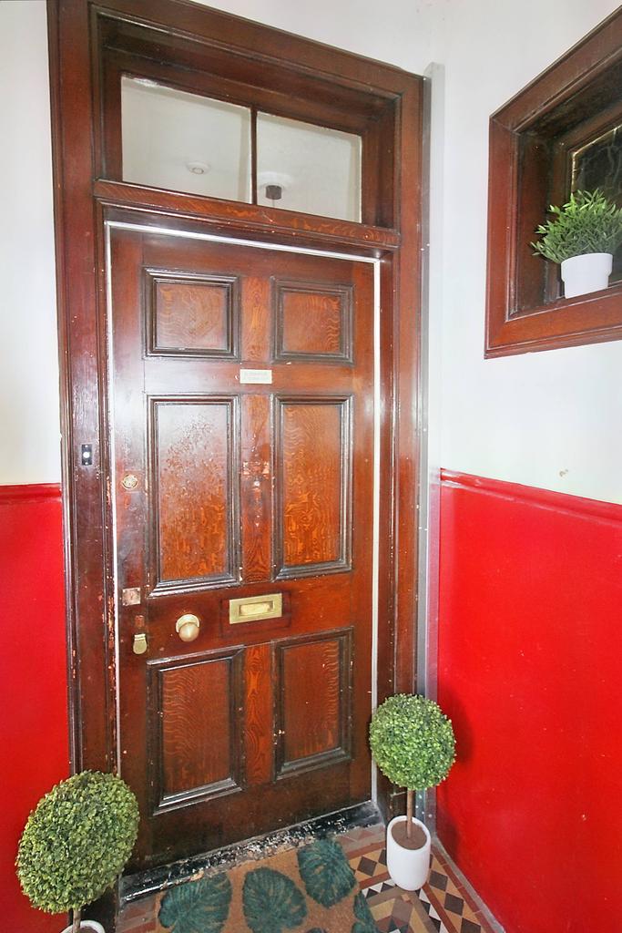 Hartfield Gardens, Dumbarton G82 2 bed flat £98,500