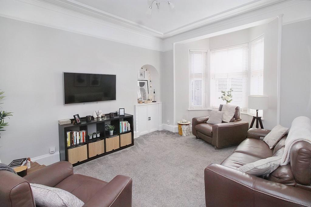 Hartfield Gardens, Dumbarton G82 2 bed flat £98,500