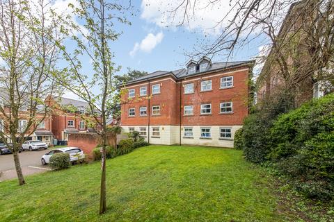 19 Sycamore Close, South Croydon, CR2 7LN