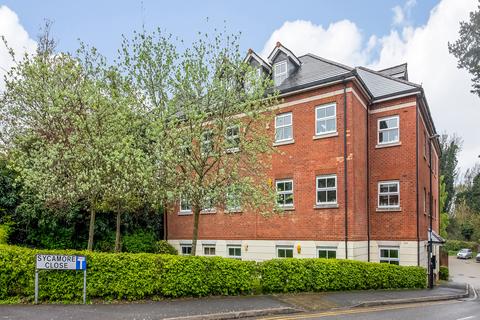 19 Sycamore Close, South Croydon, CR2 7LN