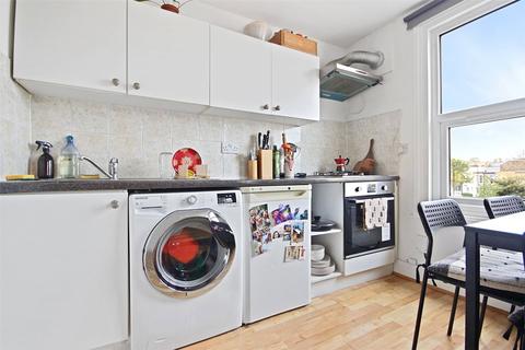 2 bedroom apartment to rent, Chatsworth Road, London, E5