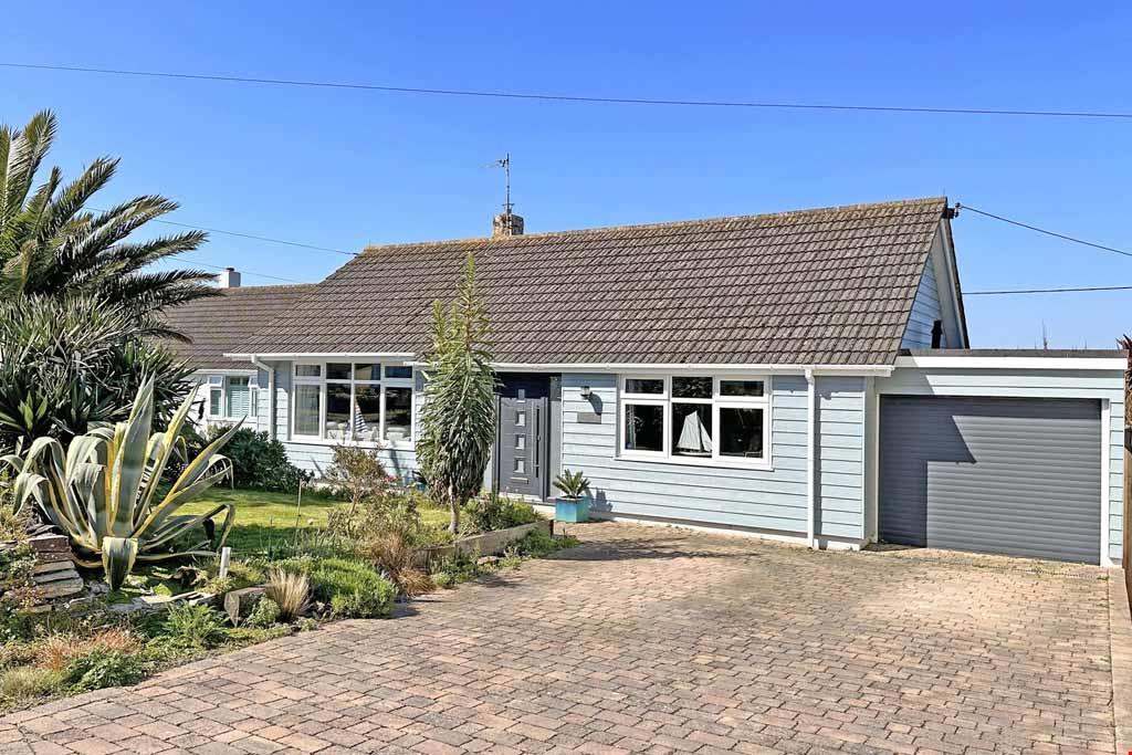 Porth, Newquay, Cornwall 3 bed detached bungalow for sale £589,950