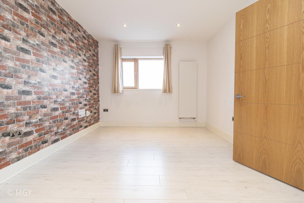 Empire Way, Cardiff Bay 1 bed apartment £900 pcm (£208 pw)