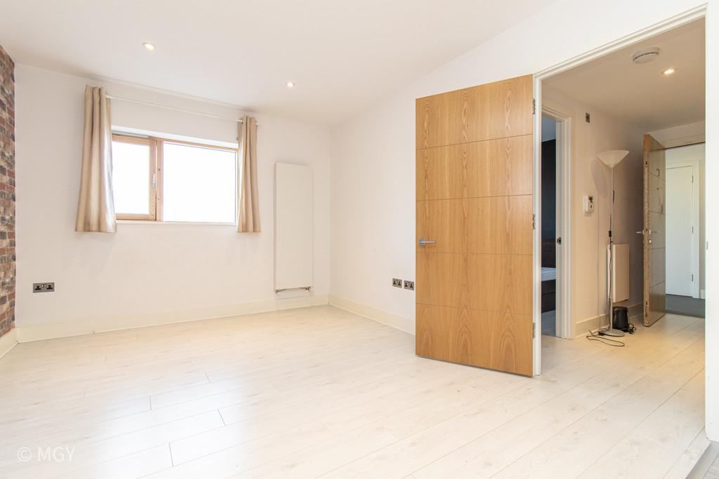 Empire Way, Cardiff Bay 1 bed apartment £900 pcm (£208 pw)