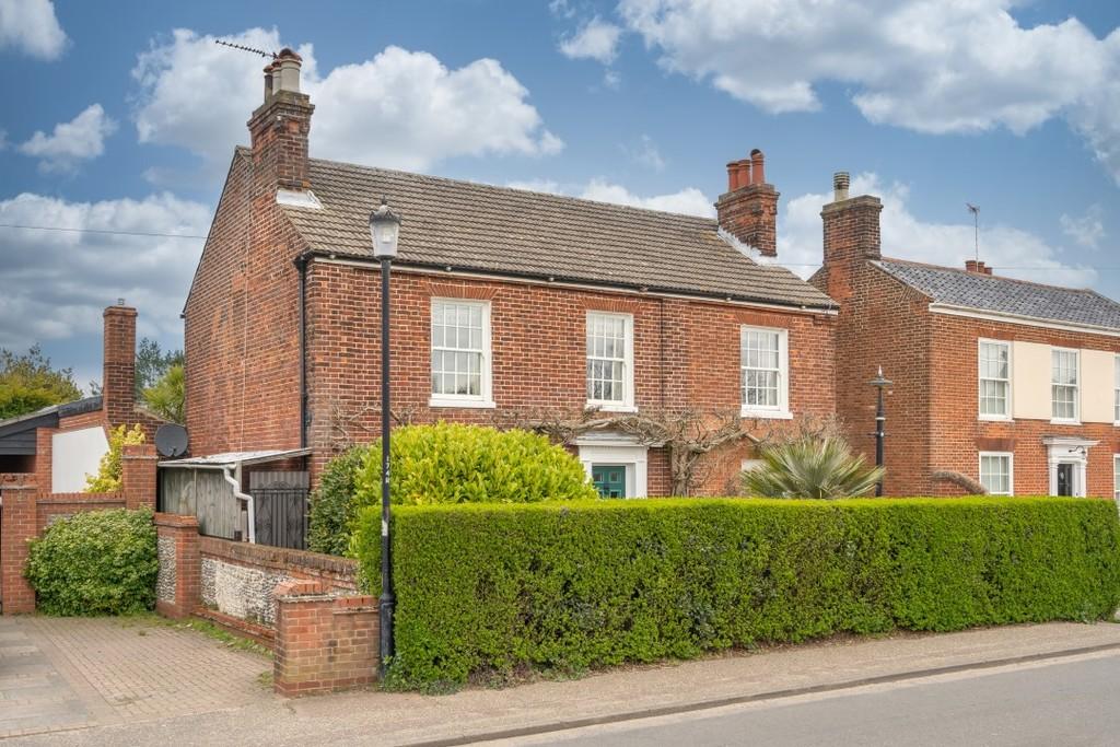 Martham 3 bed detached house for sale £450,000