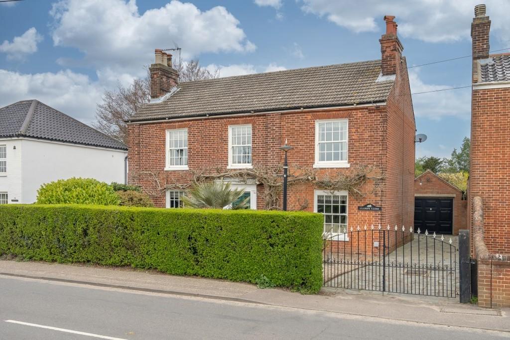 Martham 3 bed detached house for sale £425,000