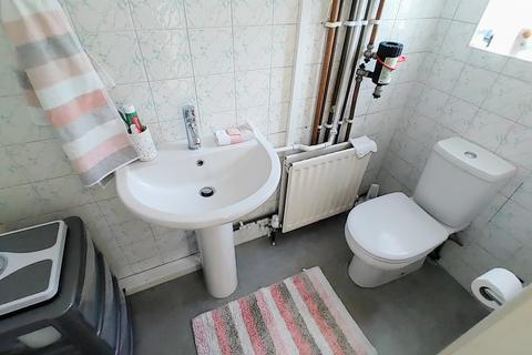 2 Rosetta Drive, Bradford, BD8 9SA