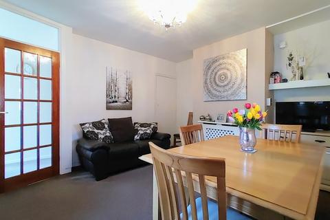 2 Rosetta Drive, Bradford, BD8 9SA