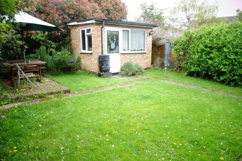 5 bedroom semi-detached house for sale - Rennie Close, Ashford, TW15