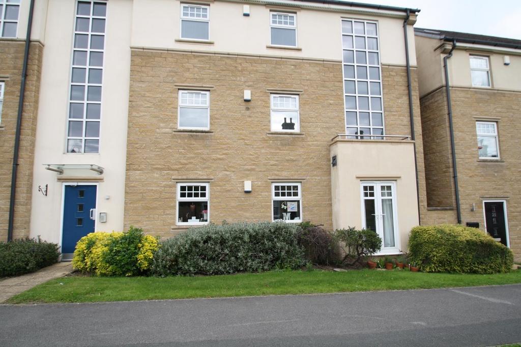 High Royds Drive, Menston, Ilkley, West Yorkshire, LS29 2 bed flat £