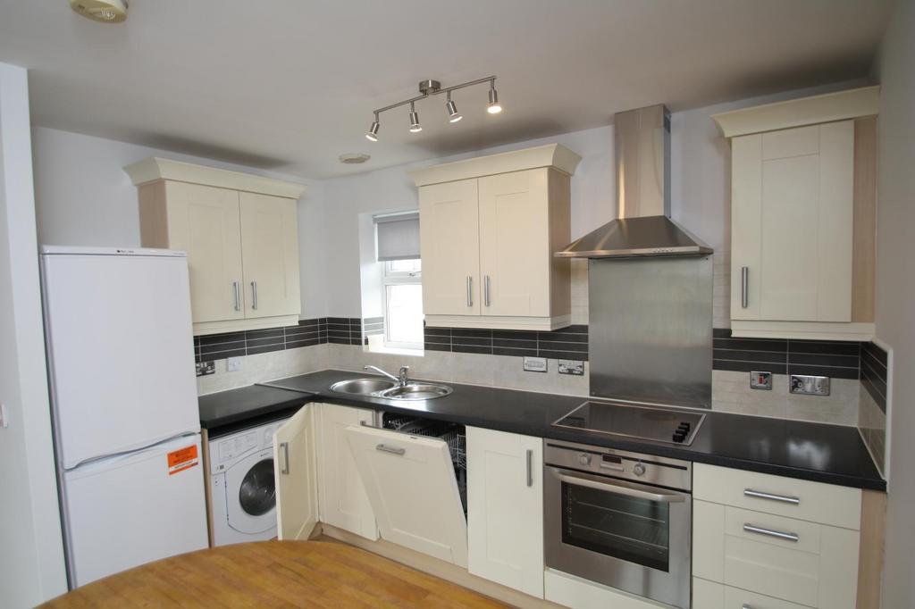 High Royds Drive, Menston, Ilkley, West Yorkshire, LS29 2 bed flat £