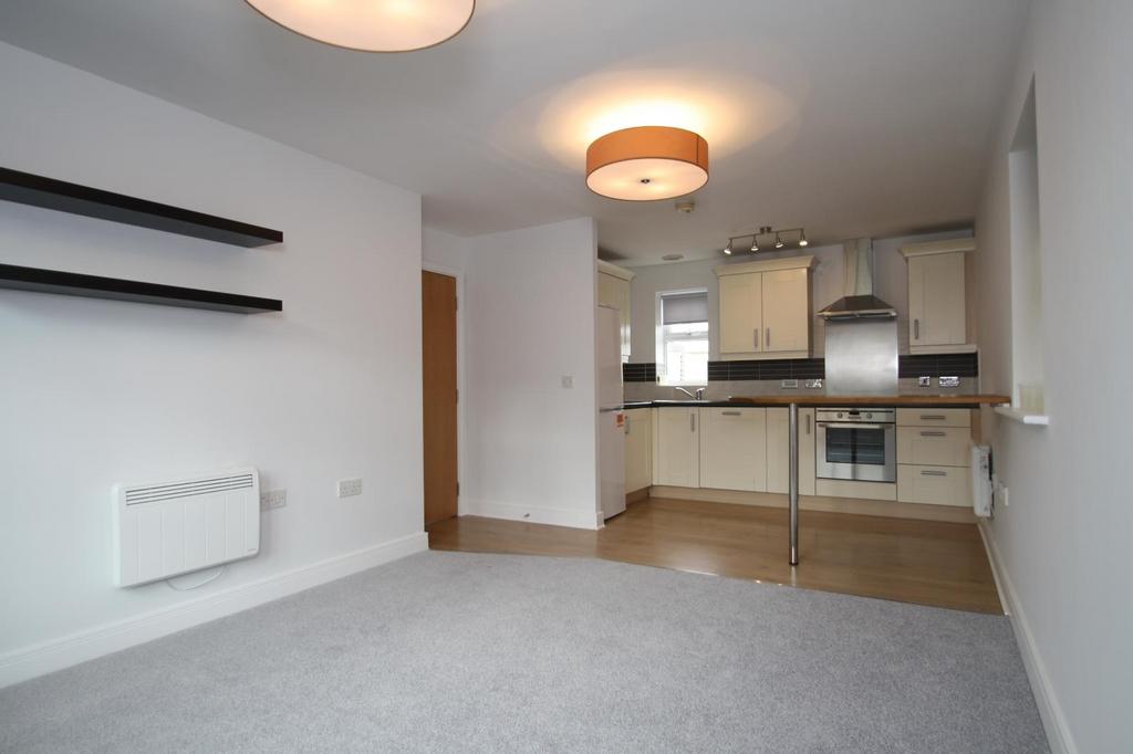 High Royds Drive, Menston, Ilkley, West Yorkshire, LS29 2 bed flat £