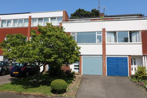 15 Masons Paddock, Dorking, RH4 1HY
