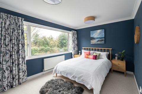 15 Masons Paddock, Dorking, RH4 1HY