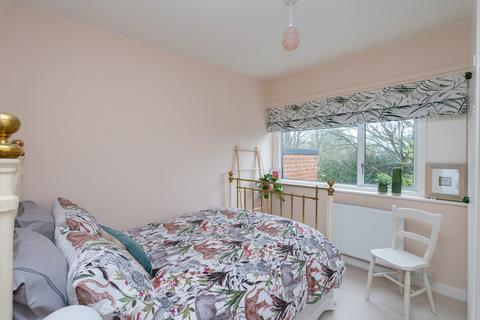 15 Masons Paddock, Dorking, RH4 1HY