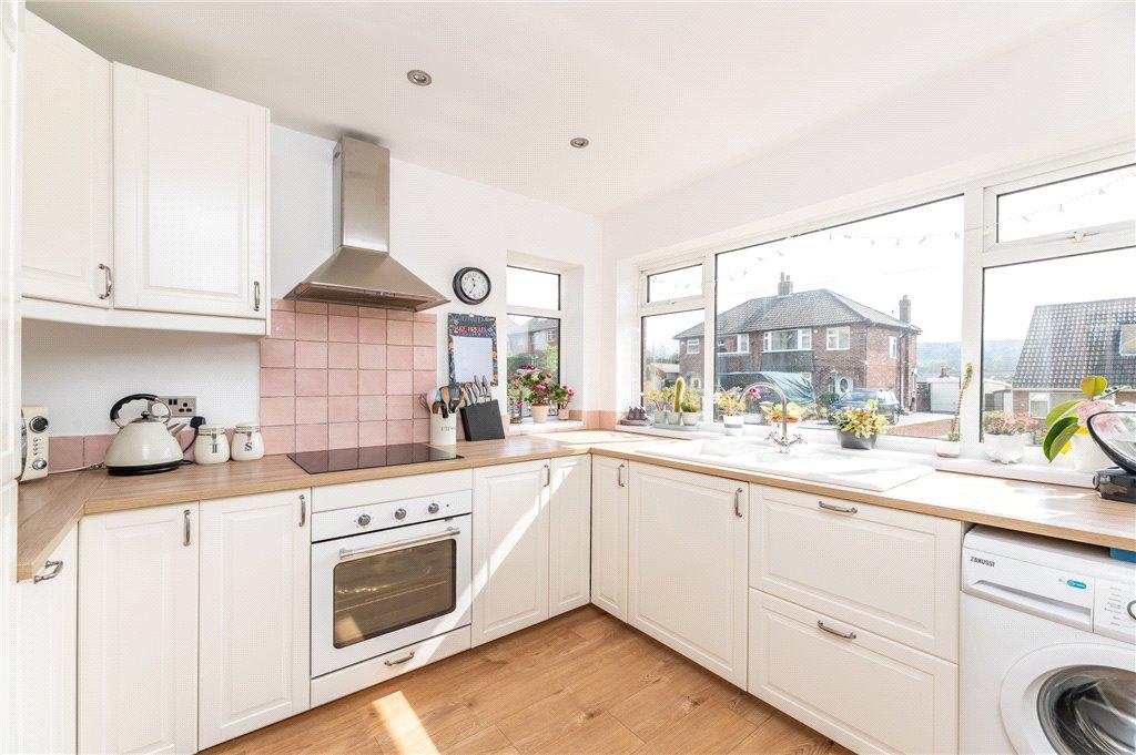 St. James Road, Baildon, West Yorkshire 3 bed semidetached house for sale £265,000