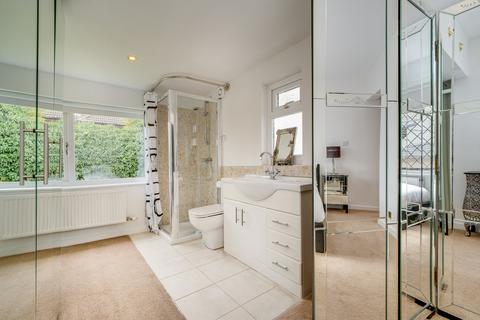 16 Ghyllroyd Drive, Birkenshaw, Bradford, BD11 2ES