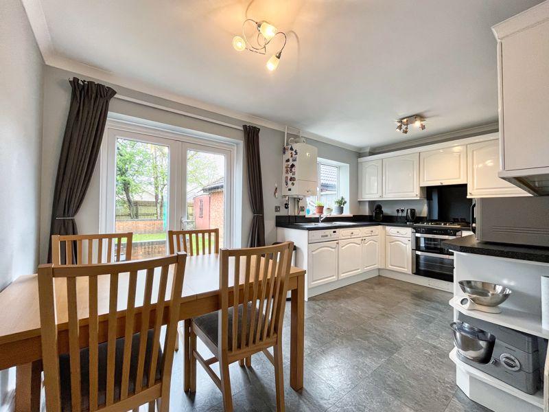 67 Rushfield Gardens, Bridgend, CF31 1DF 3 bed semidetached house £