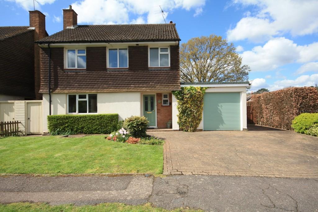 Barn Meadow Lane, Bookham 3 bed detached house £2,450 pcm (£565 pw)