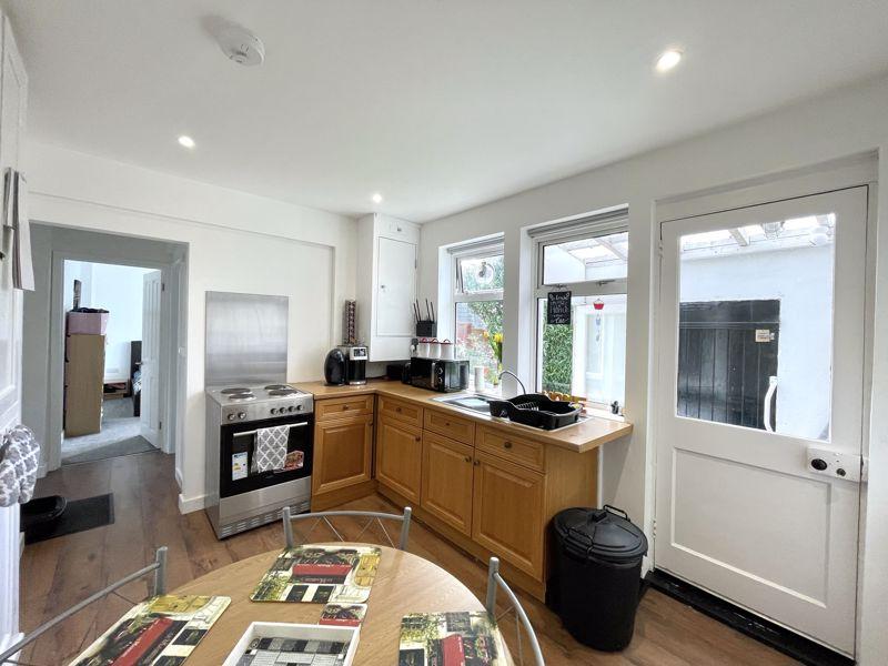 Kitchen / Dining...