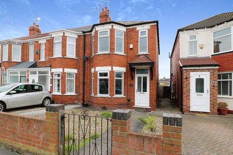 3 bedroom terraced house to rent, Reldene Drive, Willerby Road