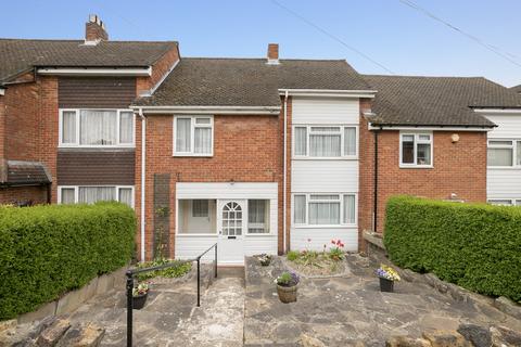 25 Springfield, Epping, CM16 4LA