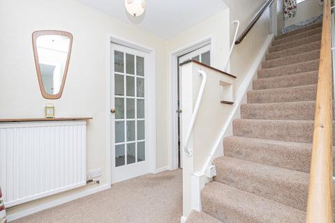 25 Springfield, Epping, CM16 4LA