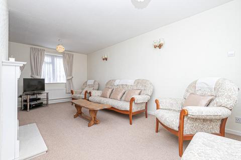 25 Springfield, Epping, CM16 4LA
