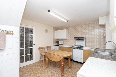 25 Springfield, Epping, CM16 4LA