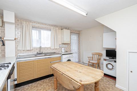 25 Springfield, Epping, CM16 4LA