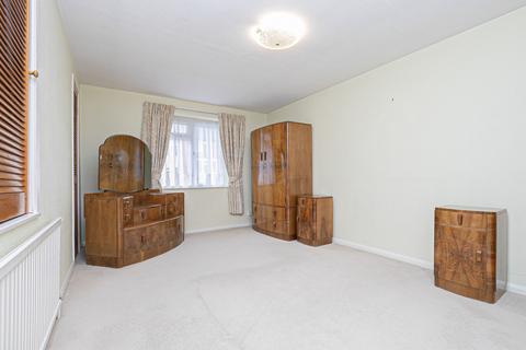25 Springfield, Epping, CM16 4LA