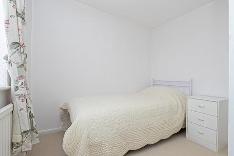 25 Springfield, Epping, CM16 4LA