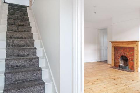 5 bedroom end of terrace house to rent, Chestnut Avenue, Haslemere