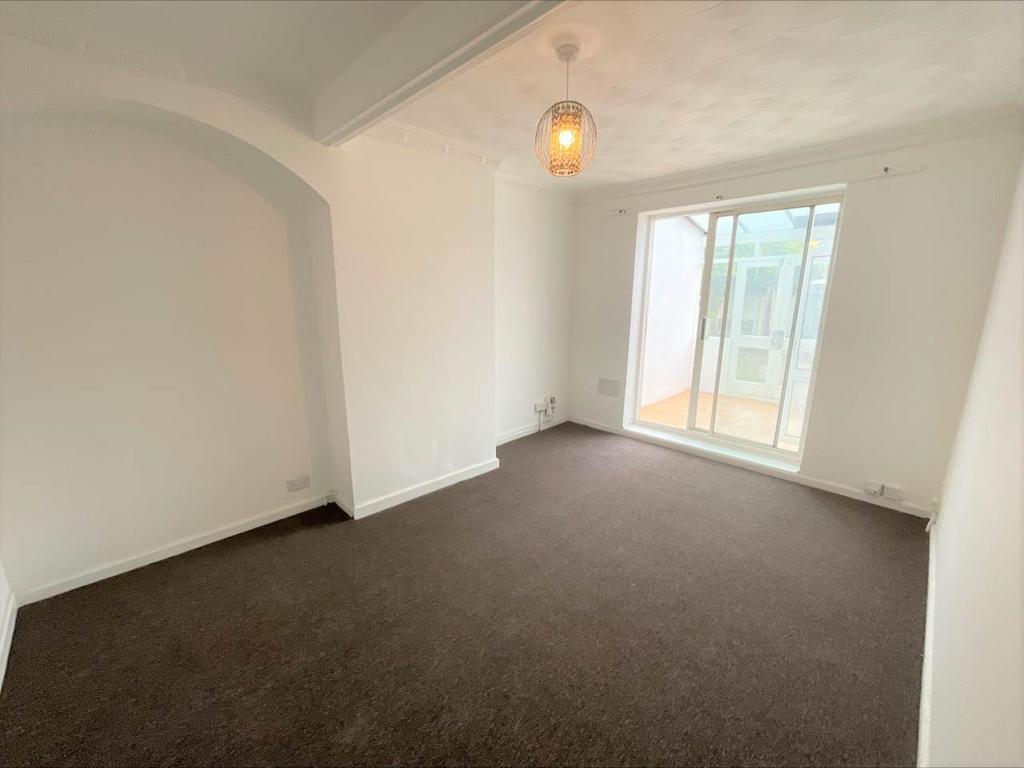Hedgemans Road, Dagenham, Essex 3 bed house £1,900 pcm (£438 pw)