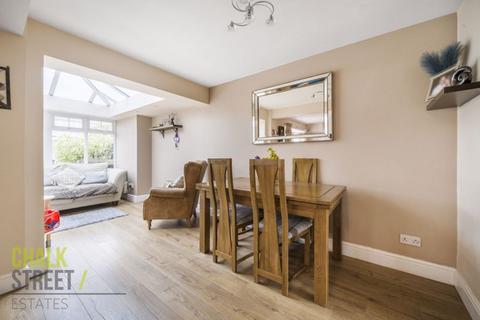 14 Tangmere Crescent, Hornchurch, RM12 5PL