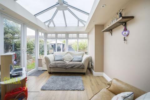 14 Tangmere Crescent, Hornchurch, RM12 5PL