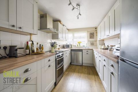 14 Tangmere Crescent, Hornchurch, RM12 5PL