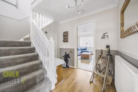 14 Tangmere Crescent, Hornchurch, RM12 5PL