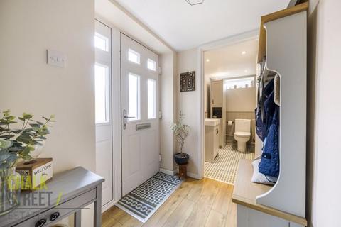 14 Tangmere Crescent, Hornchurch, RM12 5PL