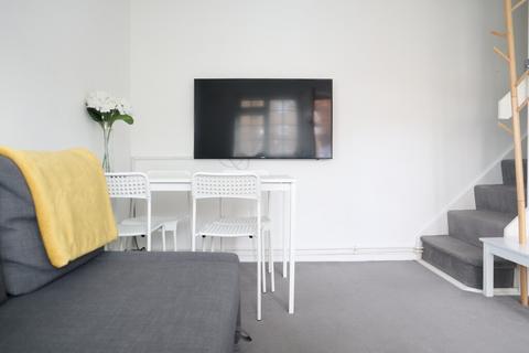 1 bedroom end of terrace house to rent, Ashdown Way, Balham, SW12 7TH