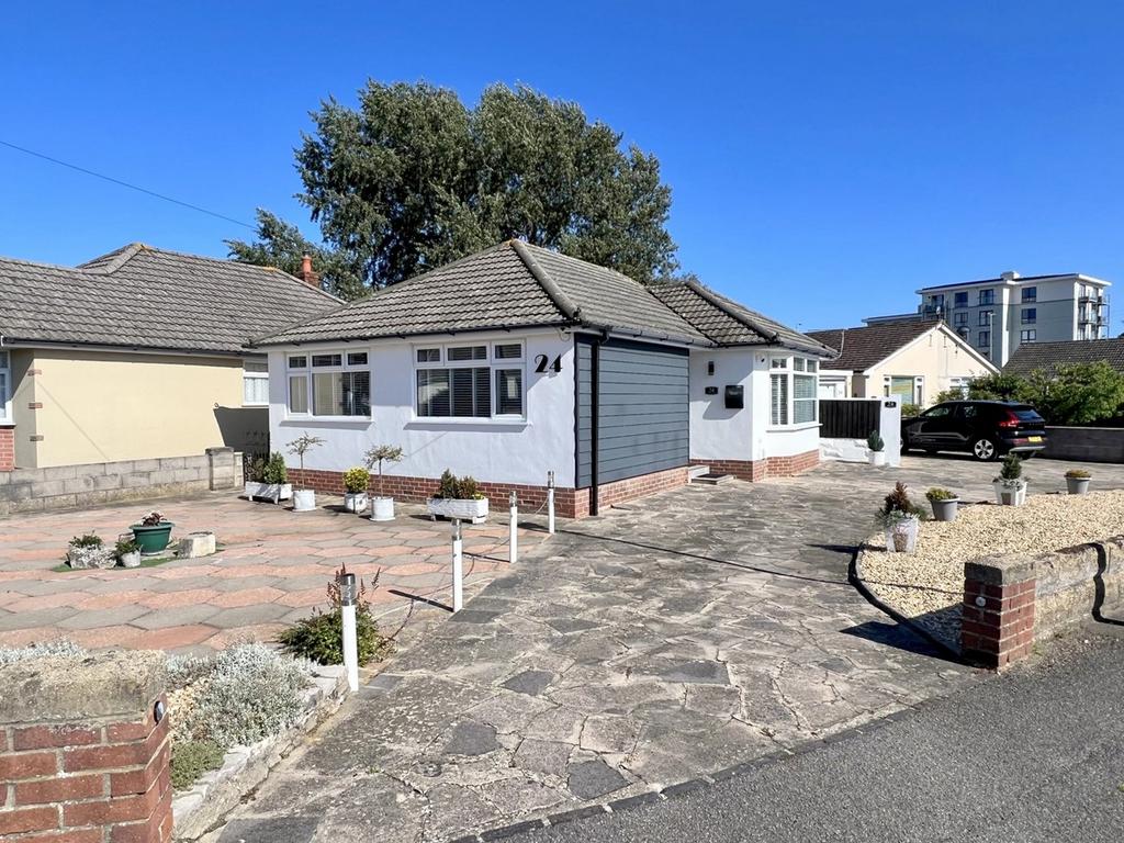 Hazlebury Road Creekmoor Poole Bh17 2 Bed Detached Bungalow For Sale