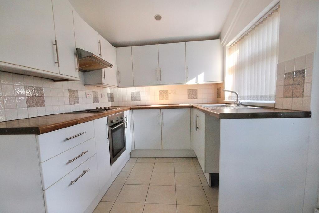 Low Bank Road, AshtoninMakerfield... 2 bed terraced house £675 pcm