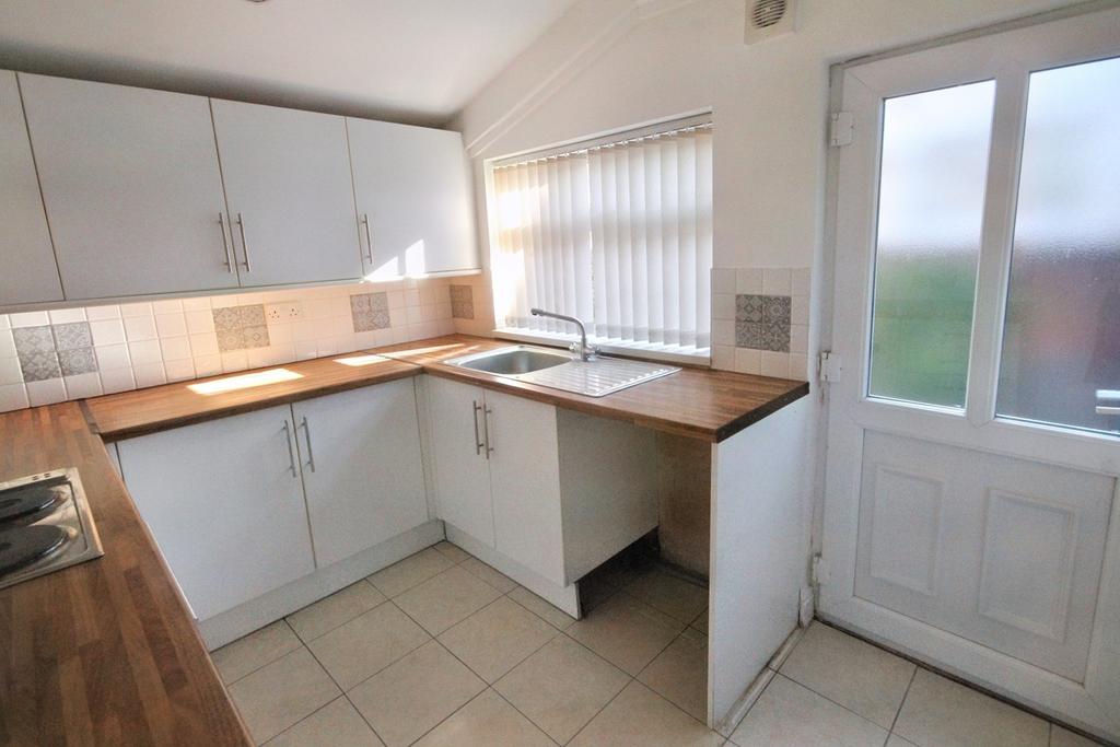 Low Bank Road, AshtoninMakerfield... 2 bed terraced house £675 pcm