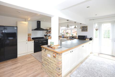 4 bedroom detached house for sale - Church Road, Henlow, SG16