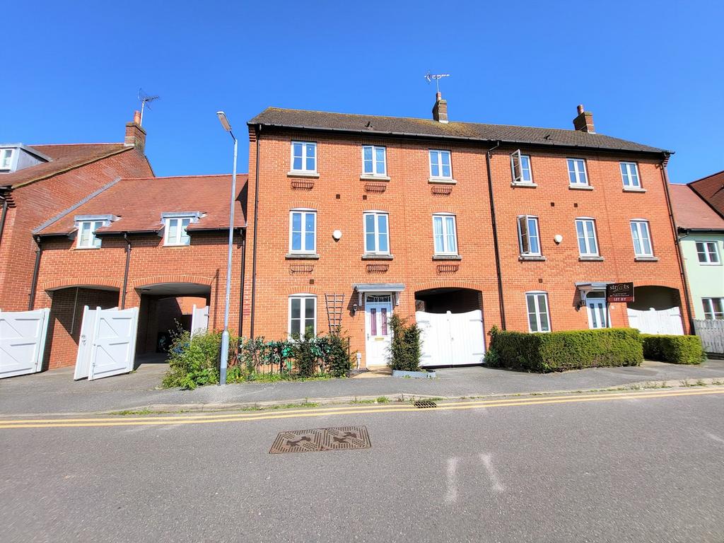Chipmunk Chase, Hatfield, Hertfordshire, AL10 4 bed semidetached house