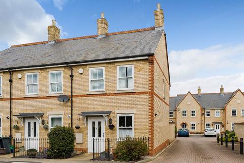 3 bedroom end of terrace house for sale - Olivers Court, Shefford, SG17