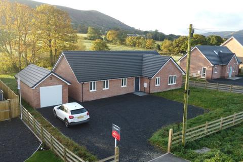 3 bedroom bungalow for sale, Cae Bryncoch, Llanbrynmair, Powys, SY19